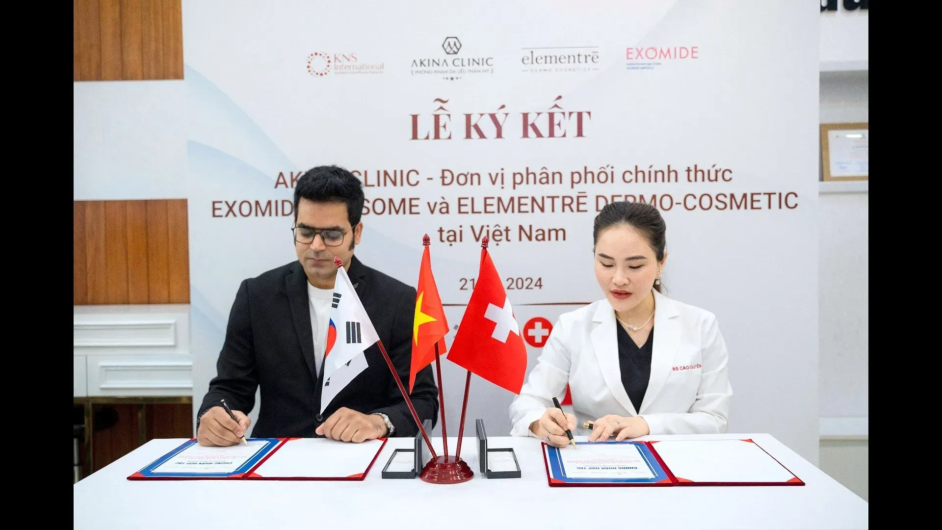 Exomide Signing Ceremony with AKINA Center: Advancing Exosome & Stem Cell Innovation in Dermatology